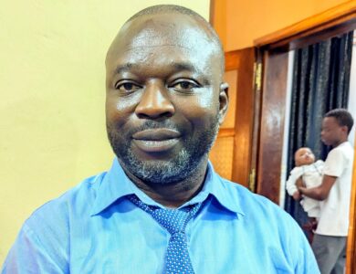 Maître Basola Mulonda Apollinaire est un avocat inscrit au tableau de l'Ordre des Avocats du Barreau du Sud-Kivu