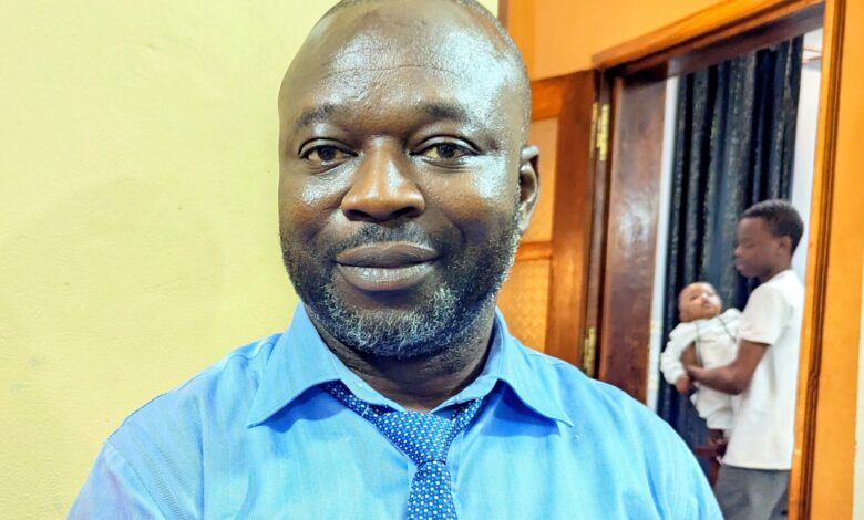 Maître Basola Mulonda Apollinaire est un avocat inscrit au tableau de l'Ordre des Avocats du Barreau du Sud-Kivu